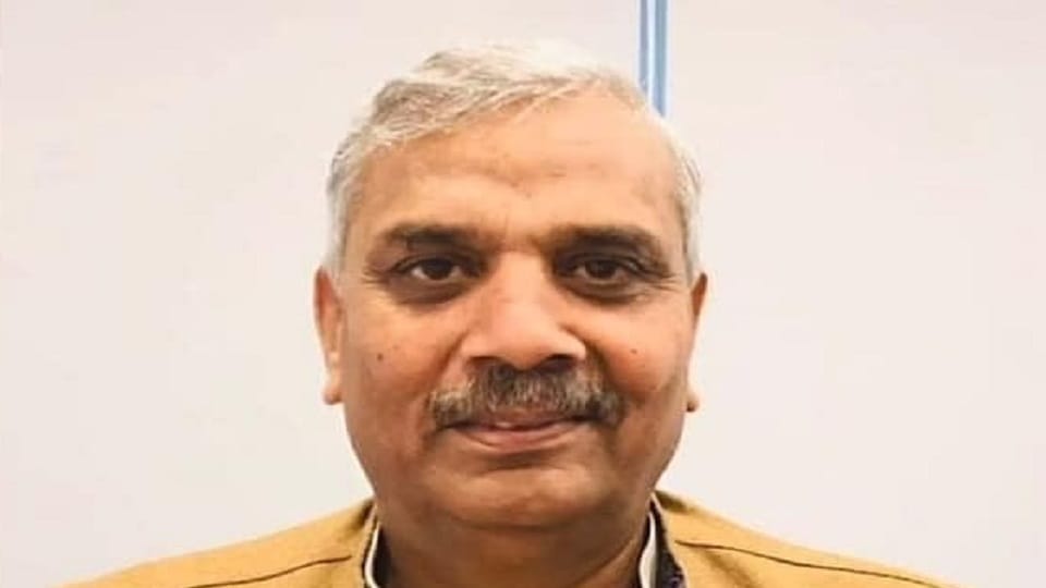Muzaffarnagar: SP MP Harendra Malik stopped at Ghazipur border while on his way to Bareilly