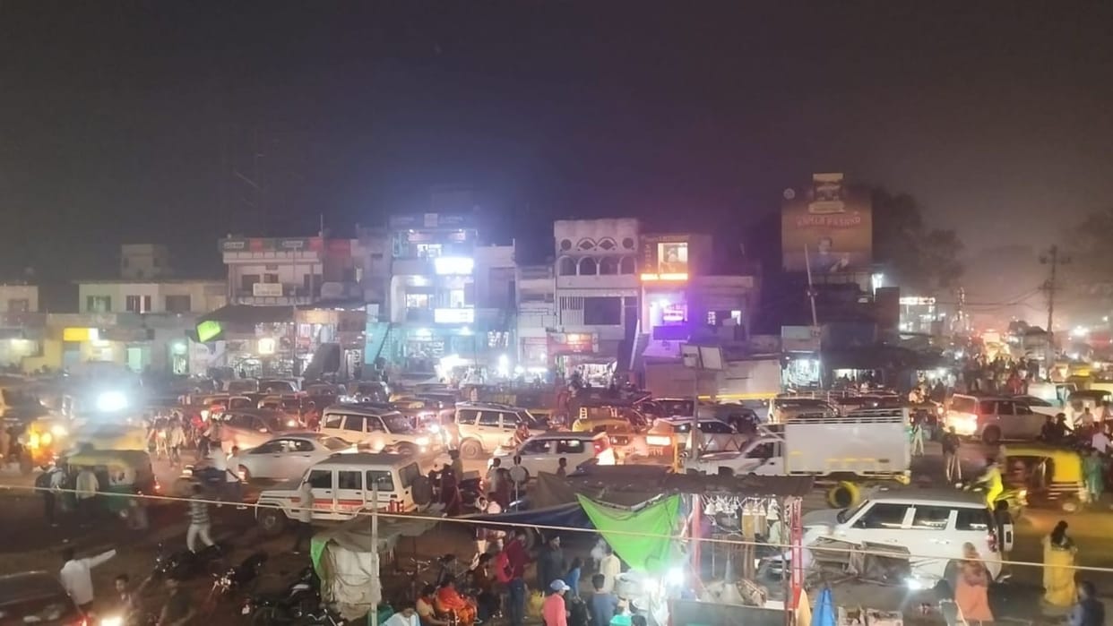 There was a jam at Padav crossroads for two hours devotees were troubled for vehicles