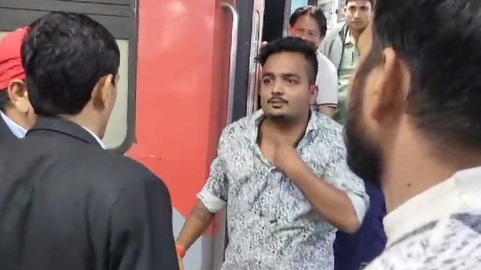 Dispute between TTE and passenger regarding seat in Bandra Terminus Express