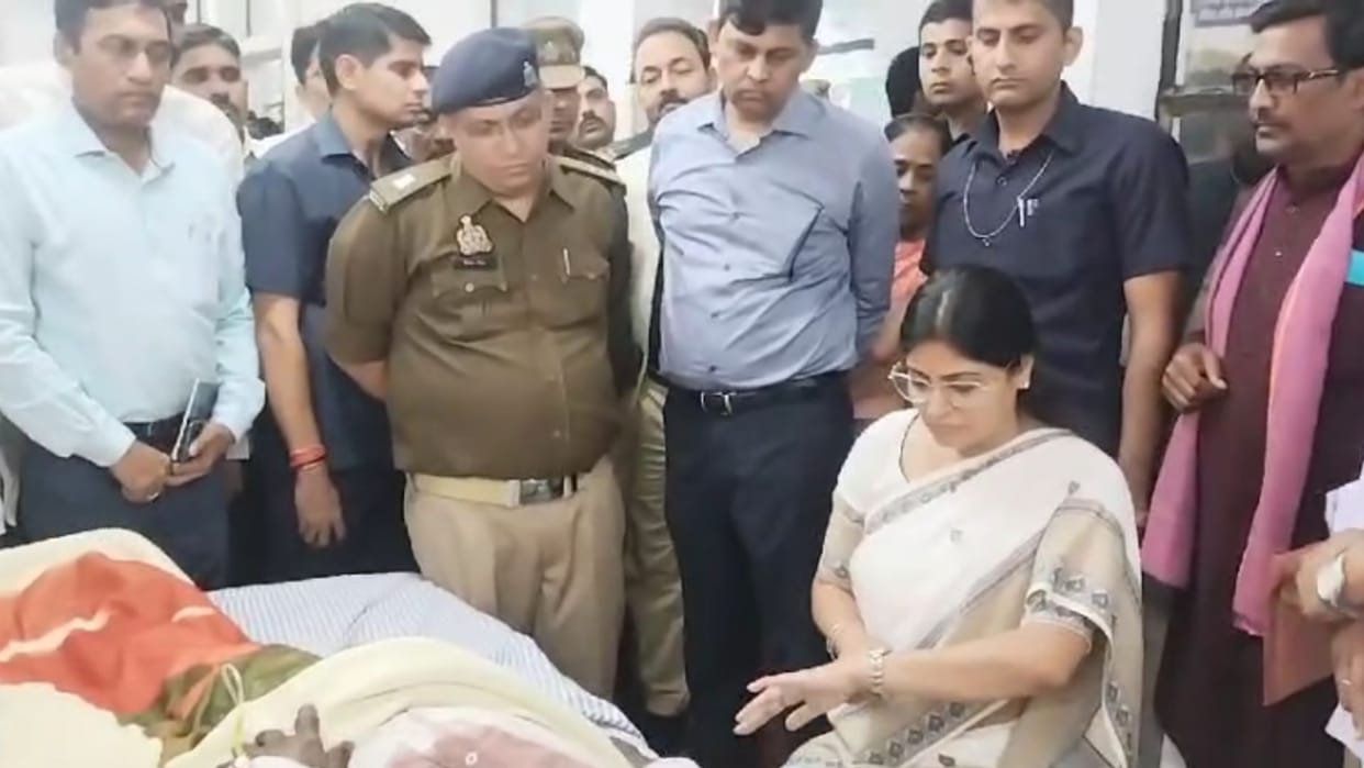 accused in case of beating of Apna Dal S worker out of reach of police in mirzapur