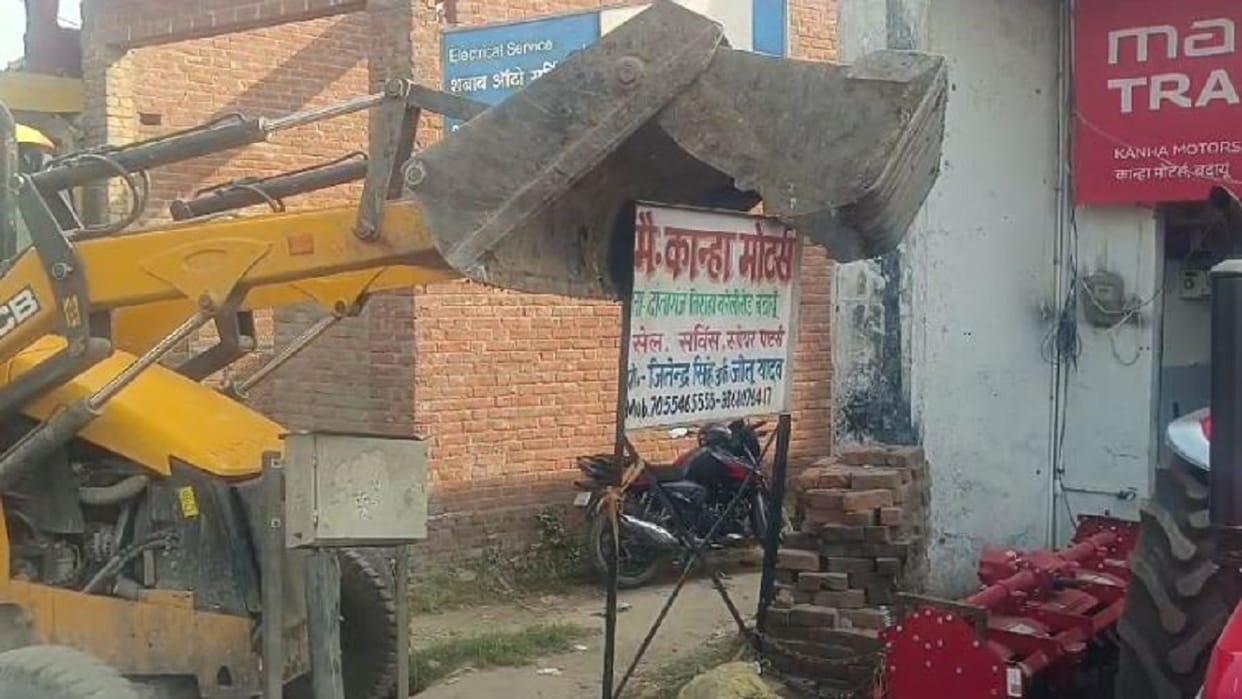 Encroachment removed with bulldozer in Badaun