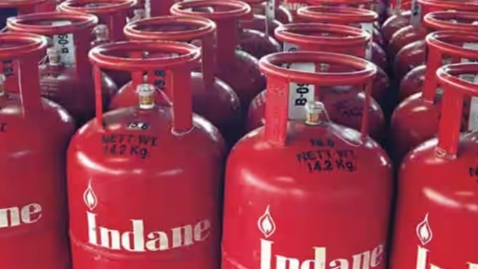 LPG Crisis  Growing Concern Over Gas Cylinders in Households Hosting Weddings Chamoli Uttarakhand News