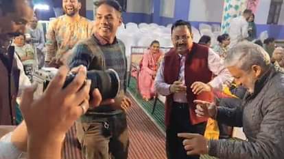 डांस करने के बाद कुर्सी पर बैठे टीचर की मौत