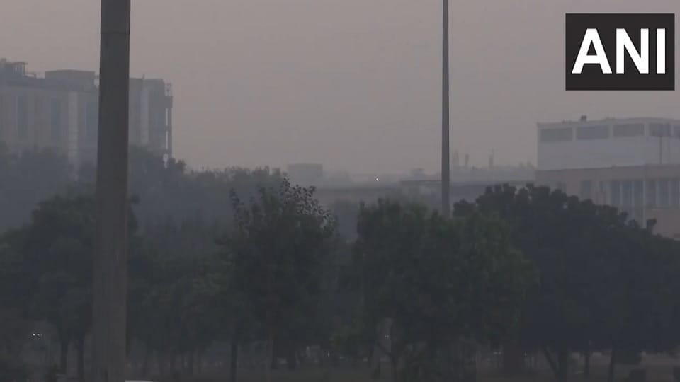 Due to increasing pollution in Delhi, people are facing difficulty in breathing