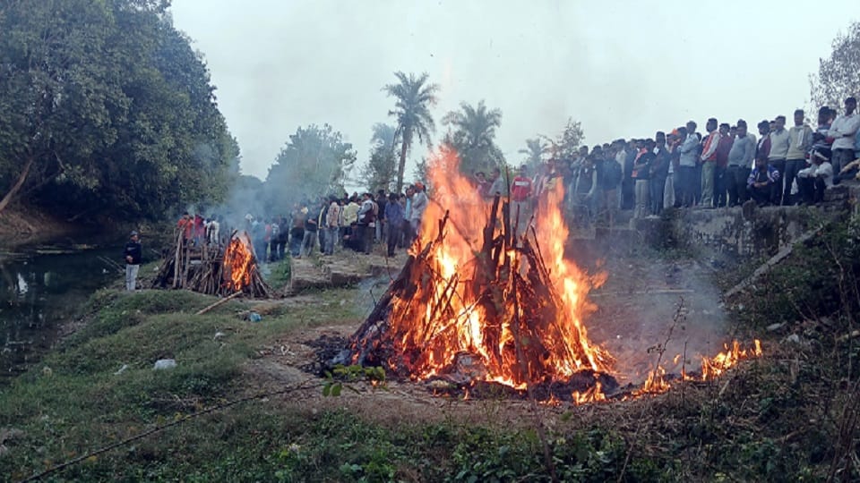 Death of three friends: The pyres of three friends burnt together