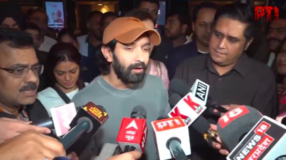 CM Yogi watched 'The Sabarmati Report' Actor Vikrant Massey thanked him and said very important moment for me