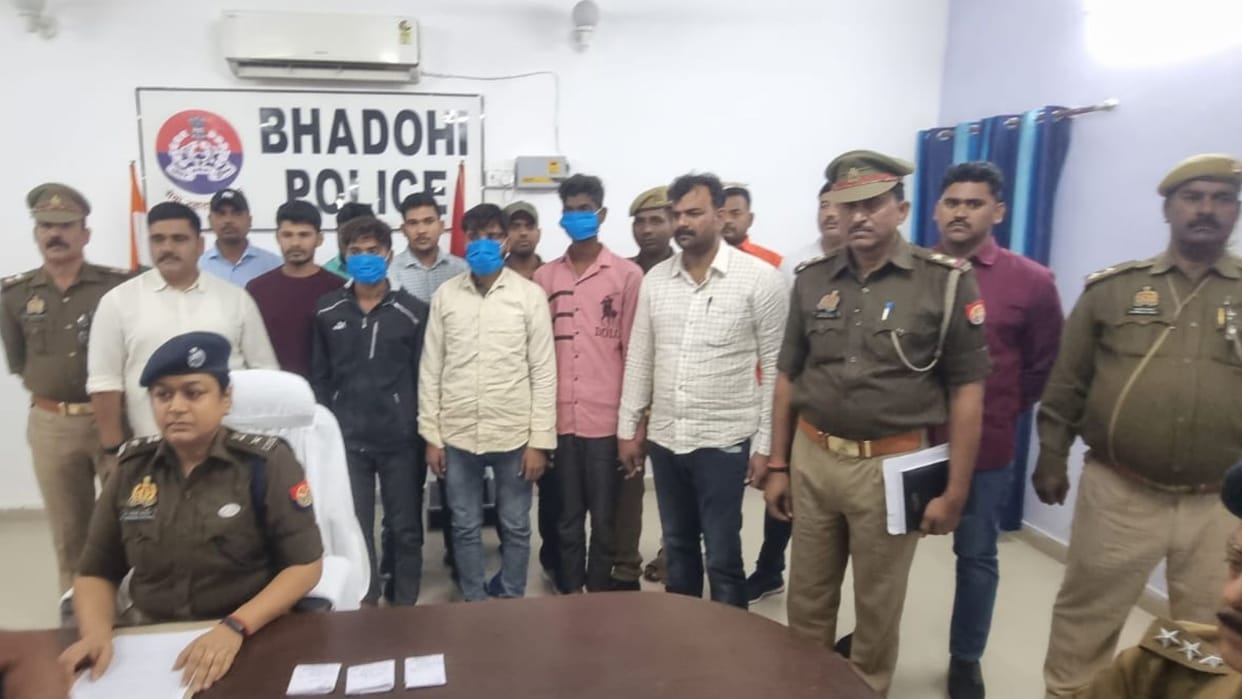 Robbers became fulfill desire Bank friend robbery exposed incident carried gunpoint three arrested