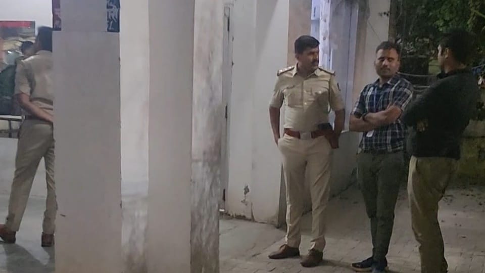 UP News: 17 kg gold stolen from bank locker, Karnataka police reached Sambhal... four people in custody