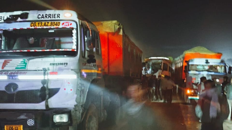 Trailer hits several vehicles on Bilaspur-Ambikapur National Highway