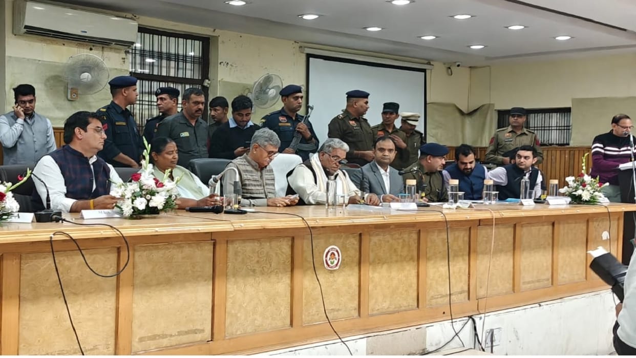 Grievance committee meeting in Rohtak: Panchayat minister Krishnalal Panwar angry with absent officers