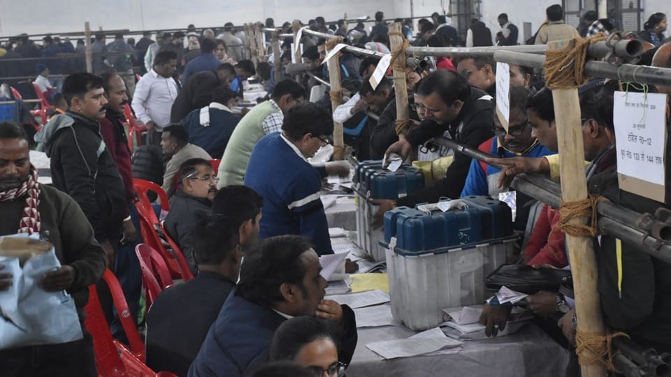 Kundarki By Election: Silence at the booths... still number one in UP, Kundarki vs Mundhapande not block