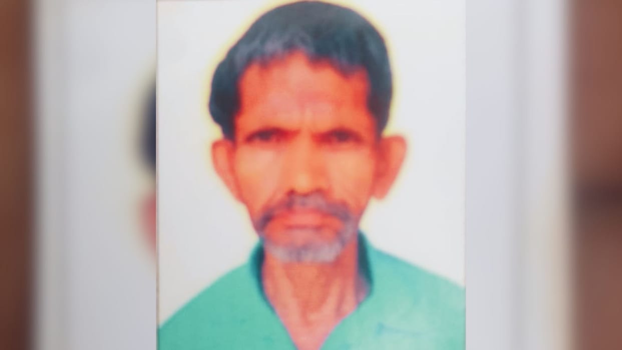 body of laborer found in azamgarh injury marks his head family members suspected murder FIR