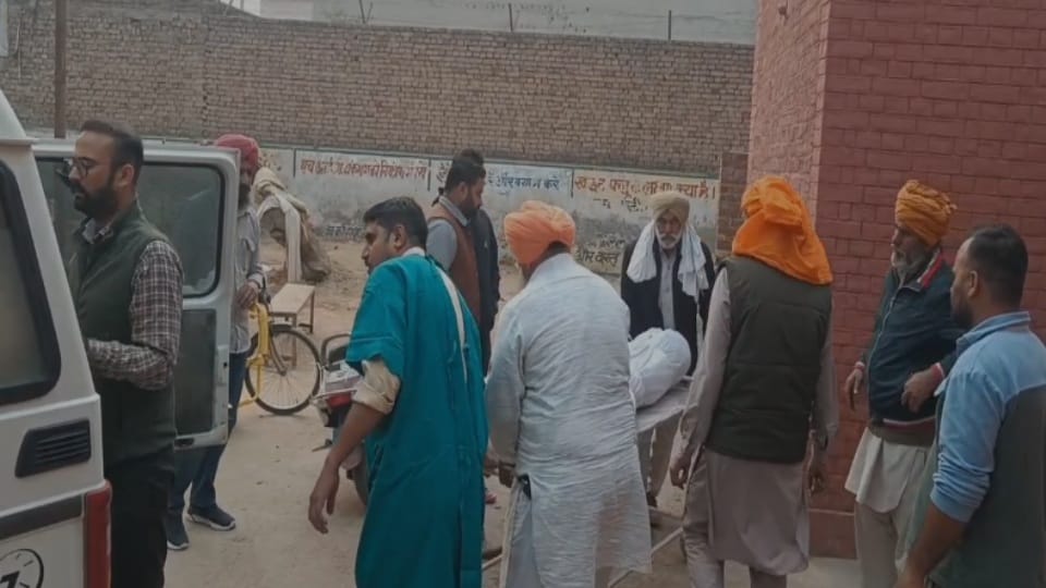 Bolero collides with wall in Fatehabad security personnel dies in accident