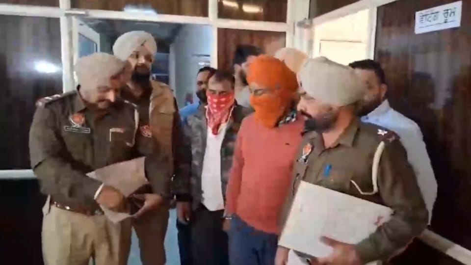 Five Drugs smuggler arrested in Amritsar 6 kg 498 grams heroin recovred