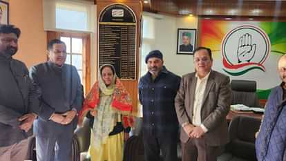 pratibha singh returns to shimla from delhi discussion formation of new executive intensifies