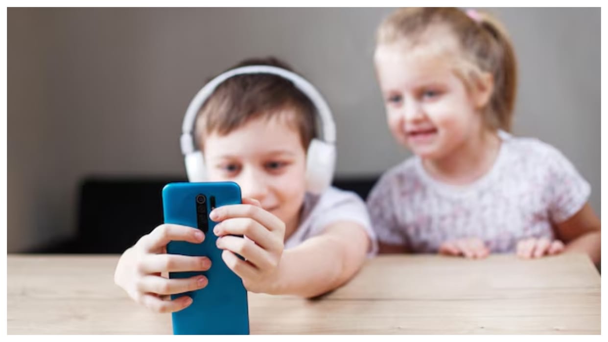australia new law impose fine of three crore dollars on social media companies if under 16 uses