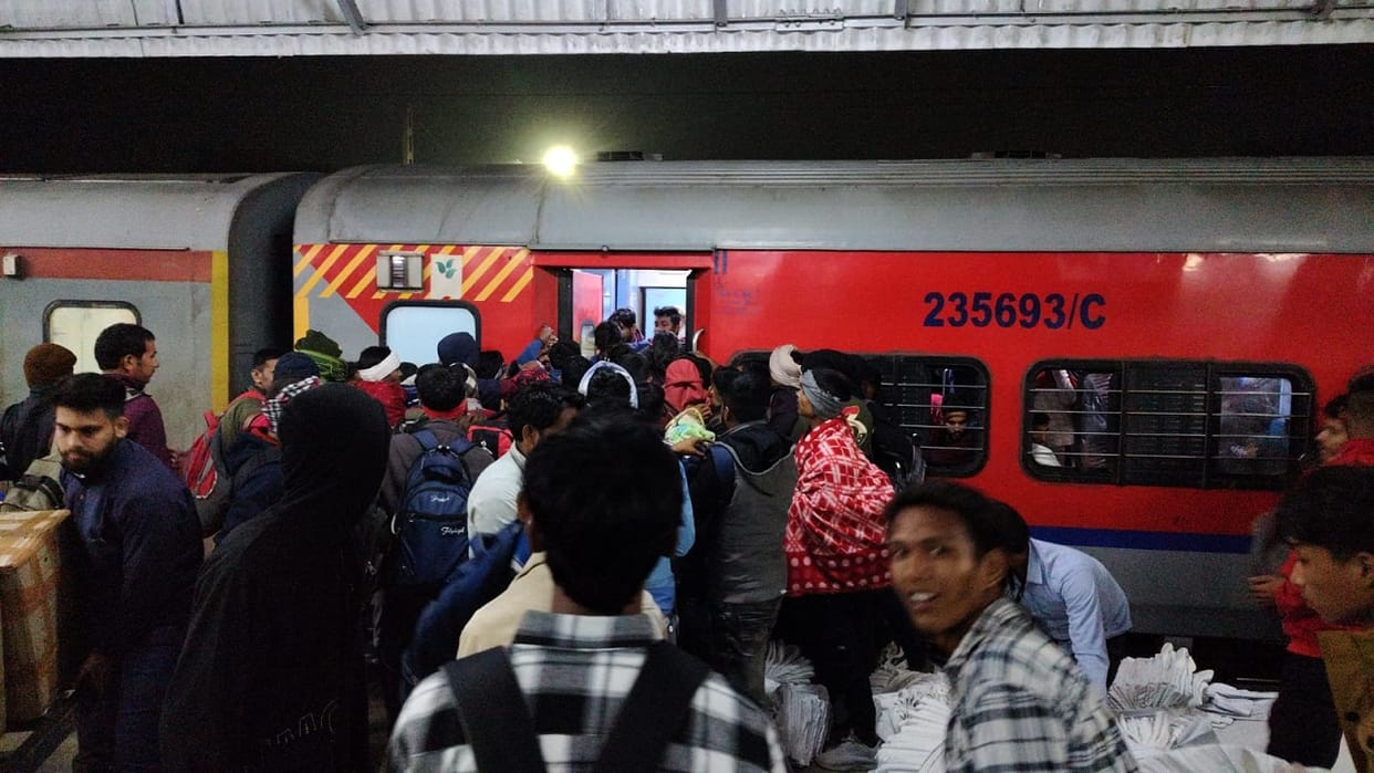 Rail Passengers please note  No room in trains on new year see waiting list