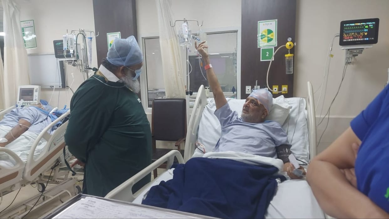 Haryana: Operation of Ambala city MLA successful, Minister Vij met him