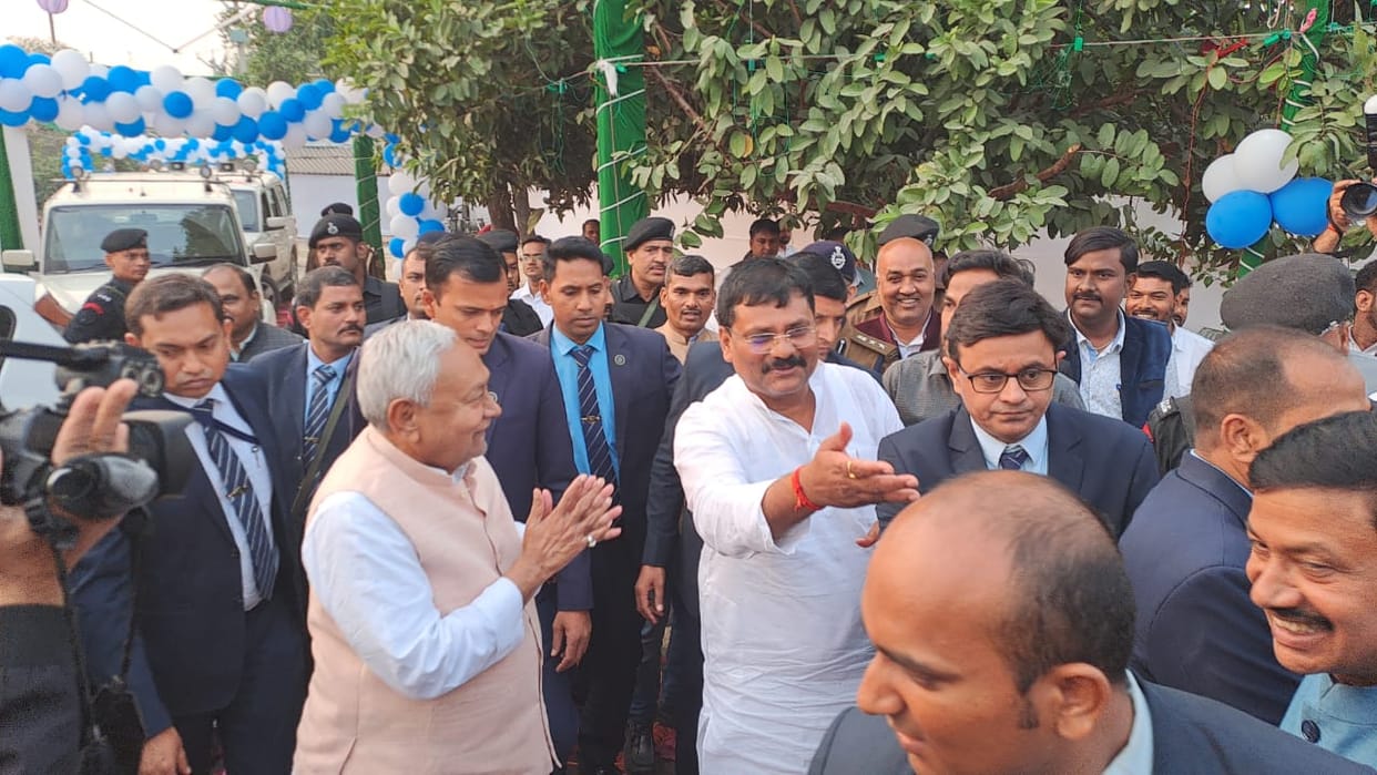 Bihar News: RJD targets BJP and CM Nitish Kumar; MLA Mukesh Roshan, Vaishali, car helicopter