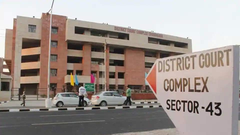 Chandigarh district court chain snatching  guilty person get five year sentence sentence