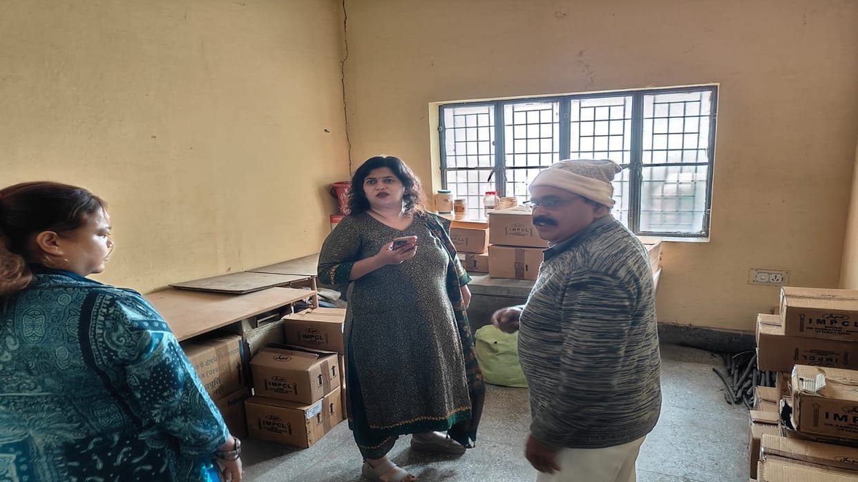 Delivery was done on paper in reality there is no equipment at the PHC in shahjahanpur