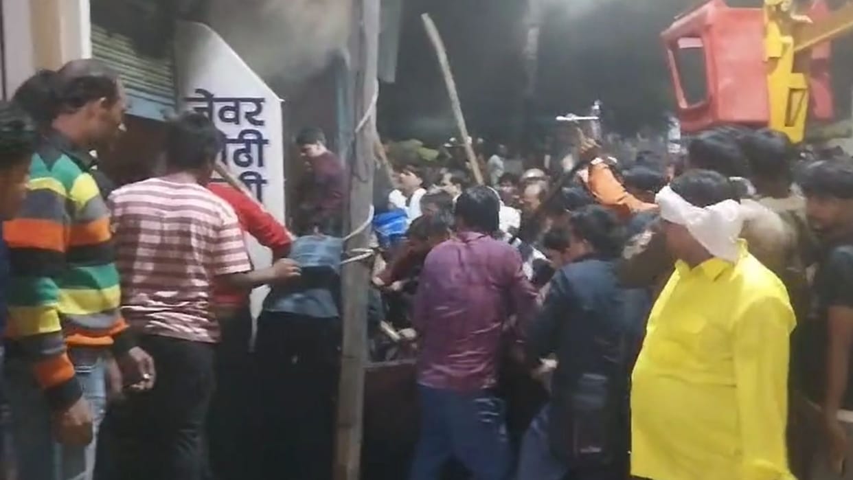 Many shops caught fire shops started burning fiercely chaos at the spot loss of lakhs