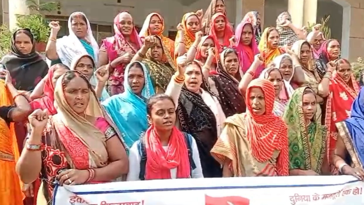 Cooks demanded 12 months' honorarium raised their voice that harassment in the name of renewal should be stop
