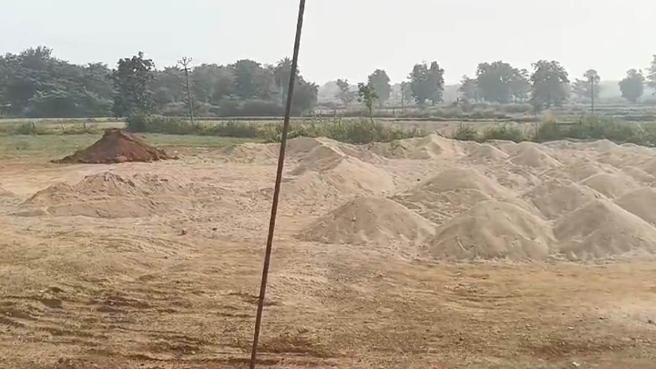 डंप पड़ी रेत