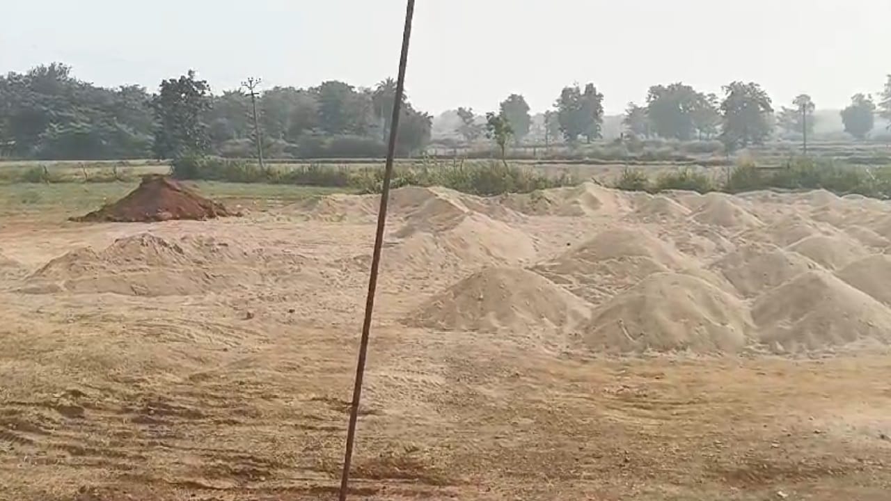 डंप पड़ी रेत