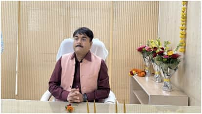 Dewas News: Seeing an ambulance without a number Minister Shivaji Patel stopped convoy and ordered an investig