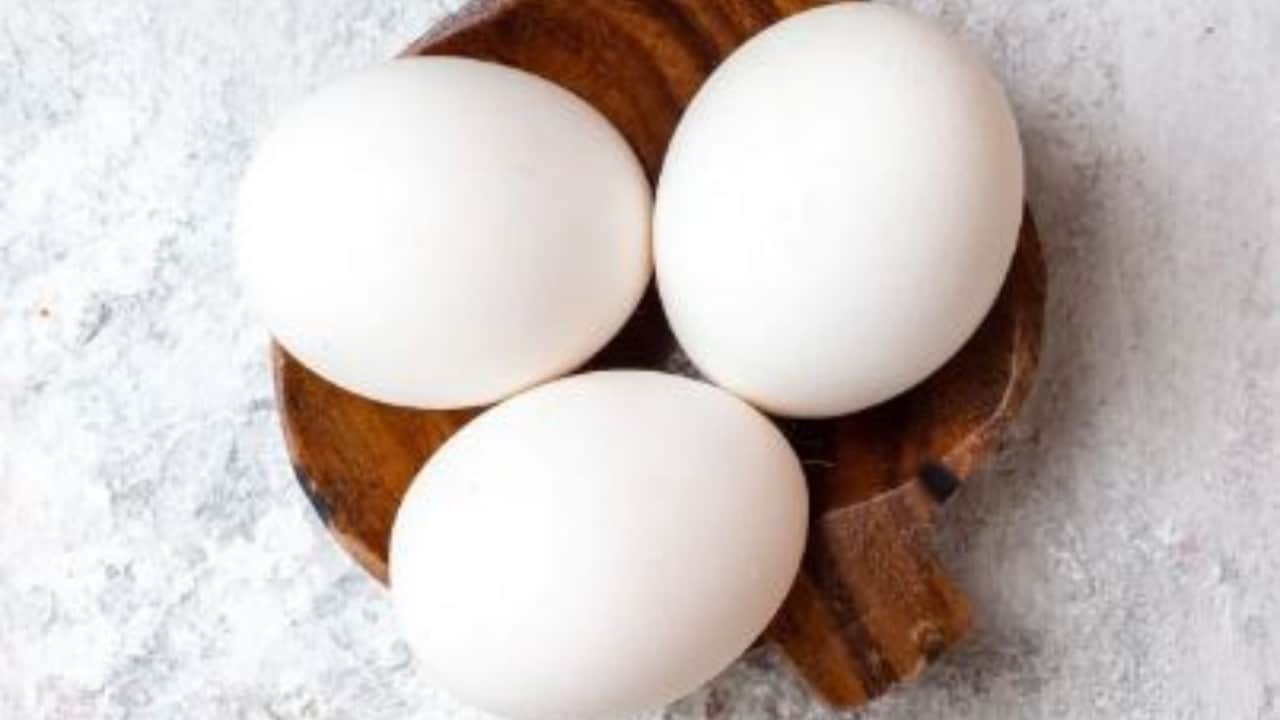 Fake Eggs Test How to identify adulterated eggs at home Nakli Ande Ki Pehchan Kaise Kare