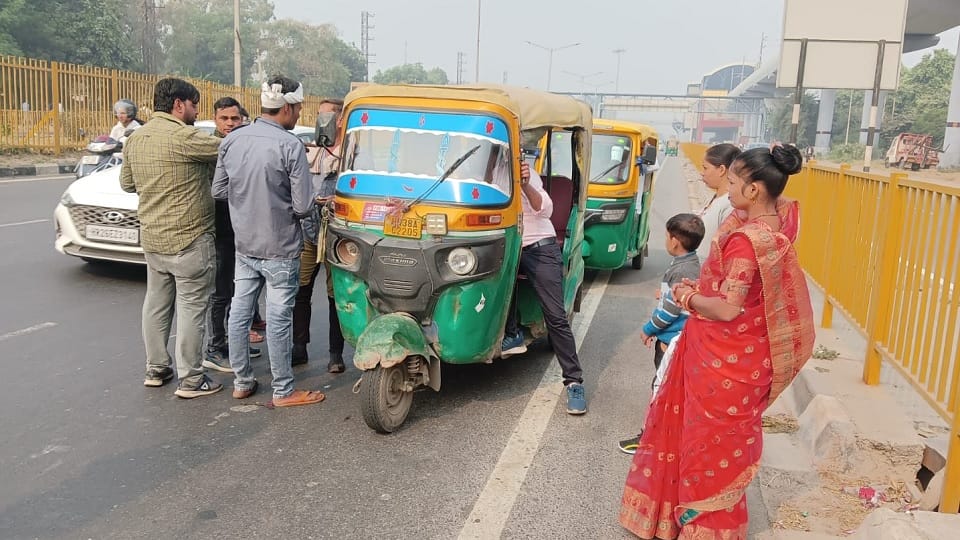 Auto drivers upset with challaning by traffic police in Faridabad went on strike
