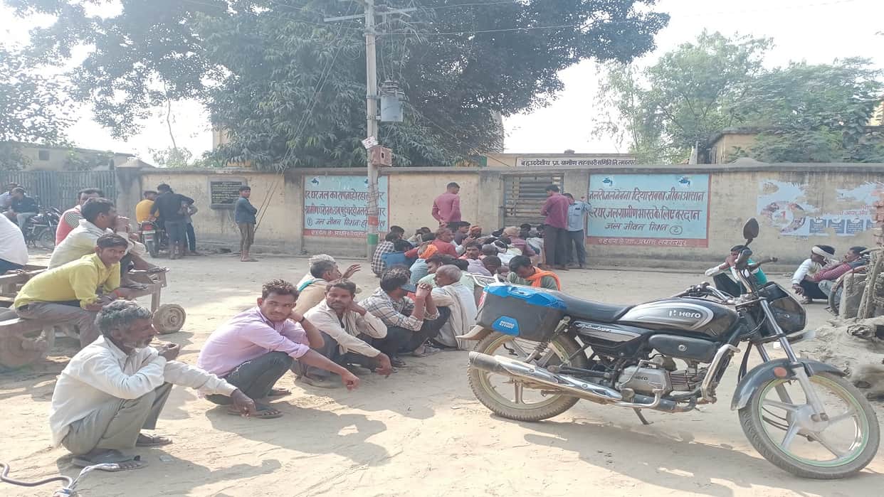 Cooperative society locked farmers were standing in queue for fertilizer
