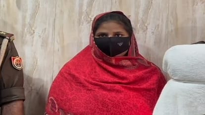 two and half year old son gestures that mother committed the murder