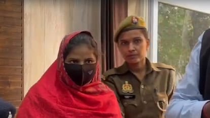 two and half year old son gestures that mother committed the murder