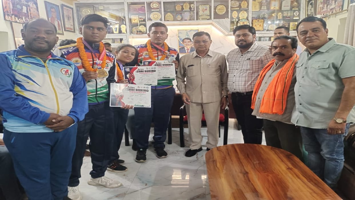 Minister Dewangan congratulated the players for winning gold and silver medals in boxing championship in CG
