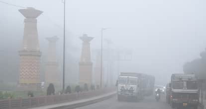 Kanpur Weather AQI crosses 416 in Kidwainagar frost warning issued amidst fog and biting cold visibility zero
