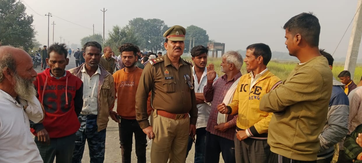 Auraiya Accident High speed car went out of control and fell into a pit four died and three injured