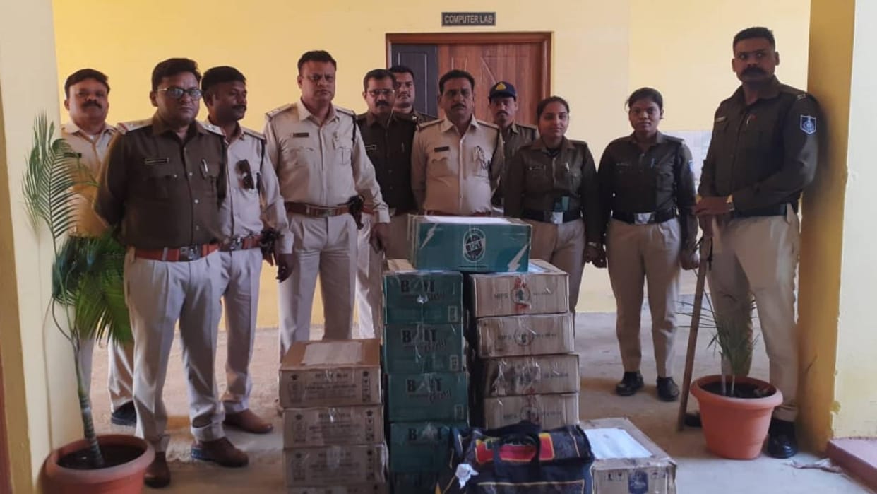 Betul illegal liquor exposed educational institution 18 boxes recovered from private Balaji College Chicholi