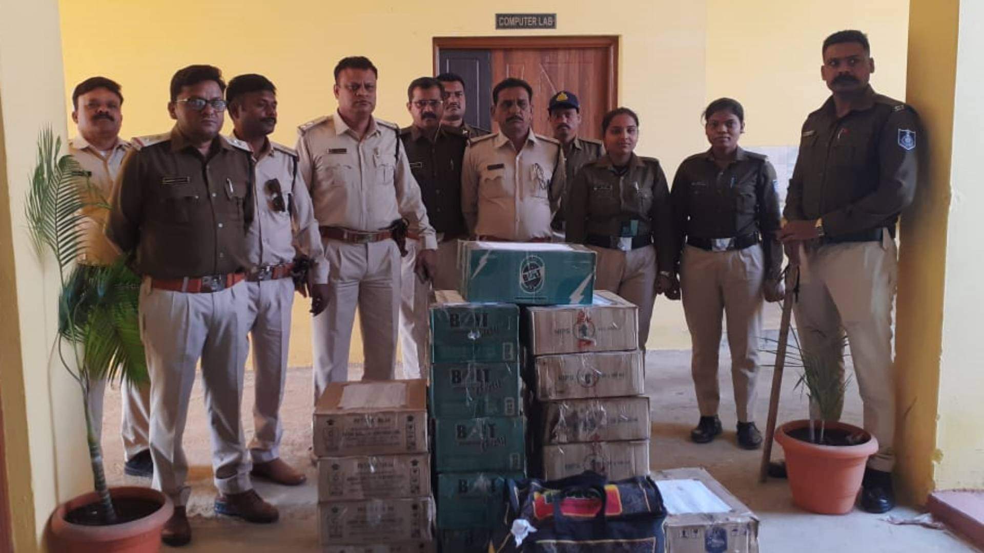 जब्त शराब और पुलिस