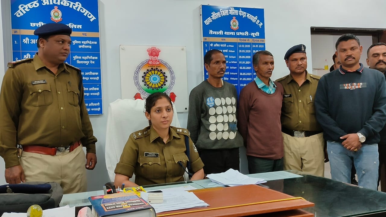 पुलिस की गिरफ्त में आरोपी