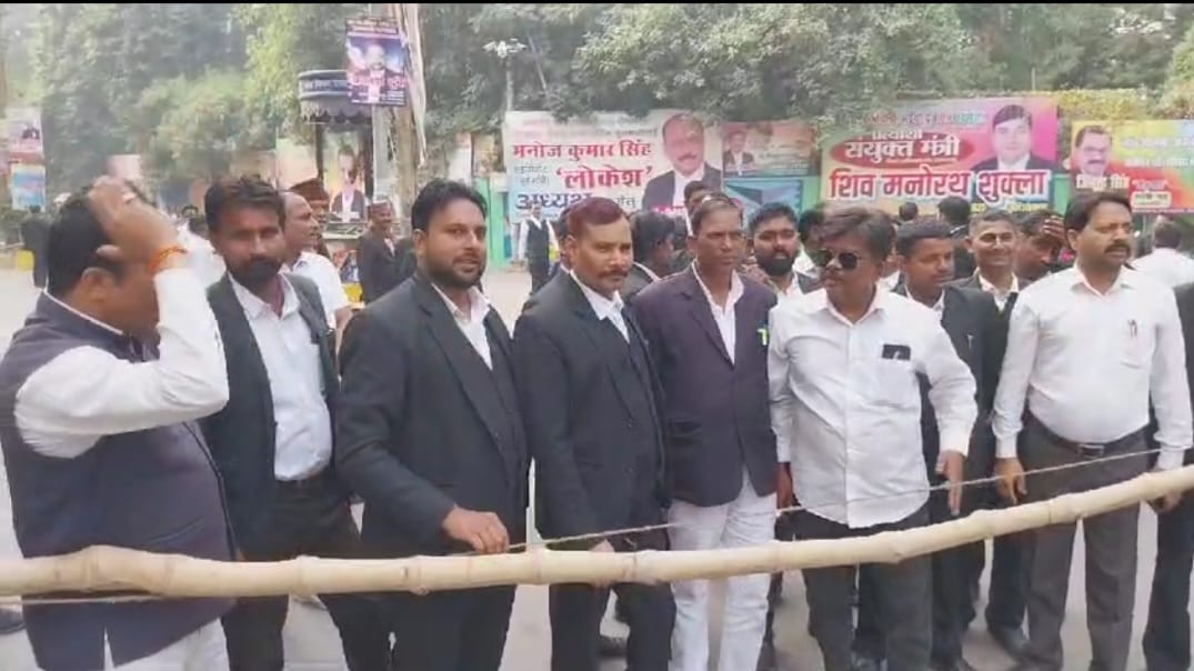 Death of insured advocate in prayagraj road jaanm