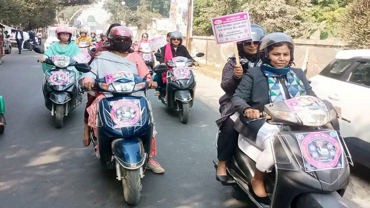 DM made the youth aware to get their votes registered by riding scooter in budaun