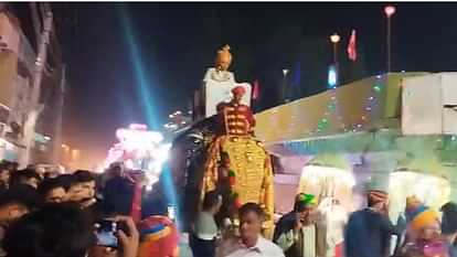 नारनौल में गजब शादी:दूल्हा हाथी पर, बहनें बग्गी में पहुंची; बिना दहेज लिए 1 रुपये का नेग लेकर दिया अनोखा संदेश Amazing wedding in Narnaul, Groom arrived in on elephant, gave unique message by taking without taking dowry