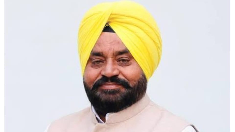 AAP candidate Gurdeep singh randhawa won in Dera baba nanak by election congress MP wife defeat