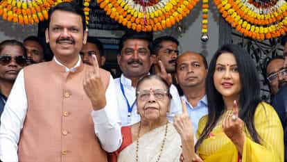CM's swearing-in ceremony card surprised everyone, this special name was associated with Fadnavis