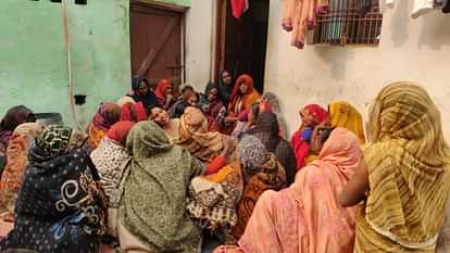 Bhadohi Accident: बोलेरो की टक्कर से बाइक सवार की मौत, शादी समारोह में डीजे बजाकर लौट रहा था संचालक DJ operator died in road accident during returning home after playing DJ in bhadohi