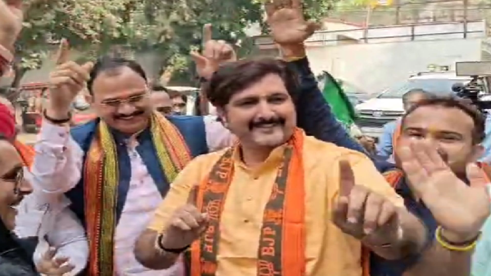 Raipur by-election Celebrations on Sunil Soni victory, workers including the minister also danced, see photos