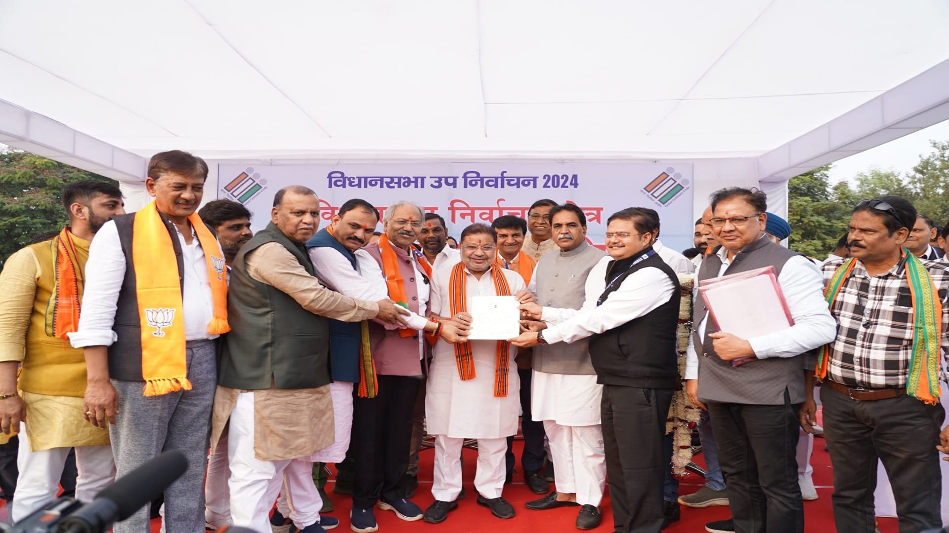 Raipur by-election Celebrations on Sunil Soni victory, workers including the minister also danced, see photos