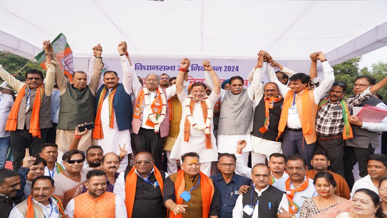 Raipur by-election Celebrations on Sunil Soni victory, workers including the minister also danced, see photos